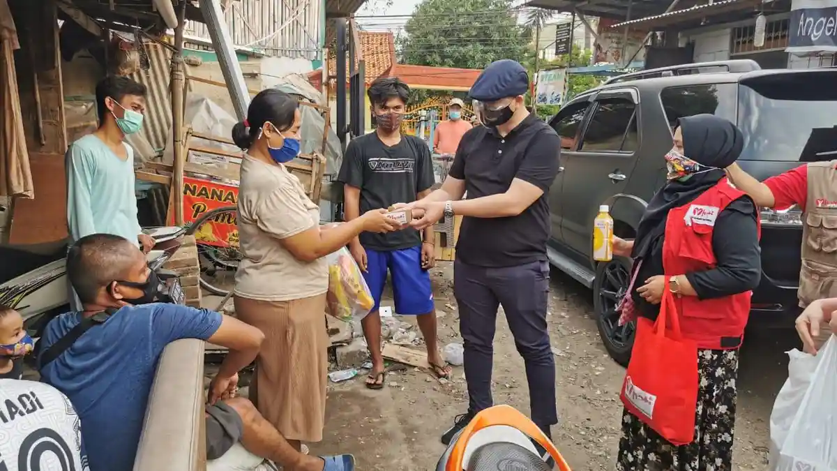 ABJ Terjun Bagikan Paket Bantuan untuk Warga Terdampak Pandemi
