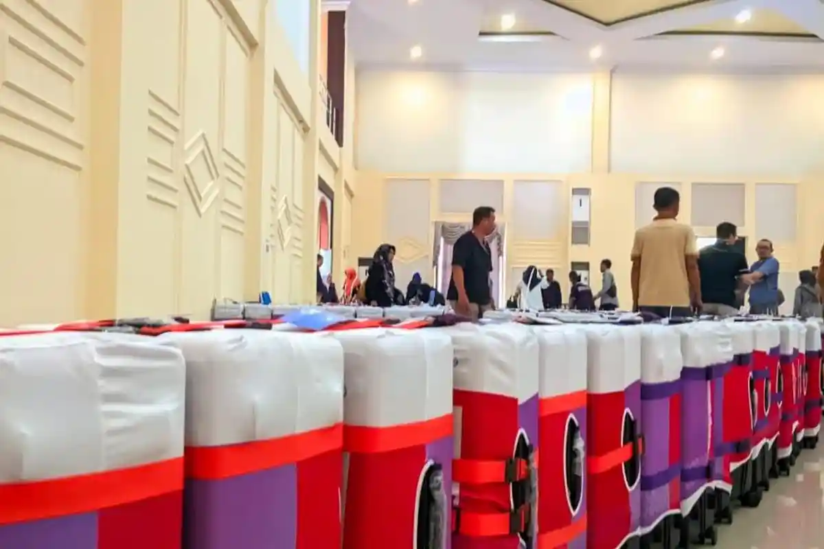 Pengecekan Ketat Koper Calon Jemaah Haji Gorontalo, Ada yang Bawa Baterai hingga Makanan Berminyak