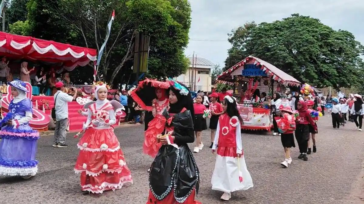 Masyarakat Antusias Saksikan Karnaval di Kelapa Kampit Belitung Timur
