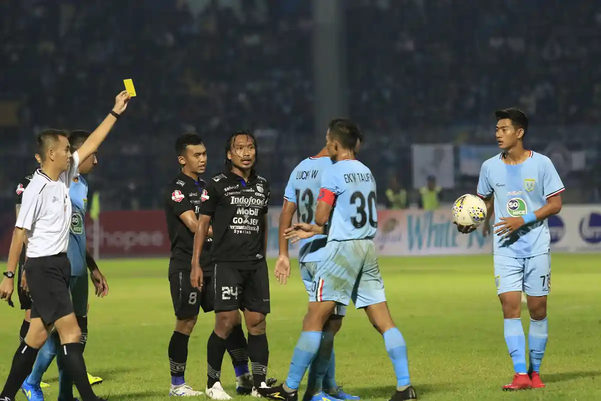 Peringatan Keras Umuh Muchtar untuk Pemain Persib Bandung, Kartu Kuning Merugikan, Bayar Sendiri