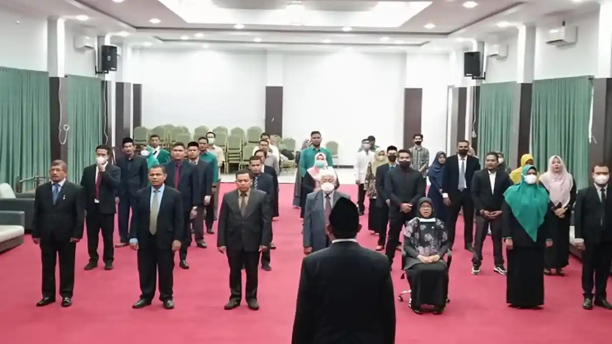 Rektor UNIKI Lantik 17 Pejabat Kampus, Ini Nama-namanya