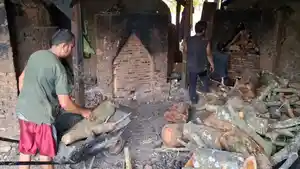 pembuatan-arang-di-Pasawahan-Purwakarta.jpg