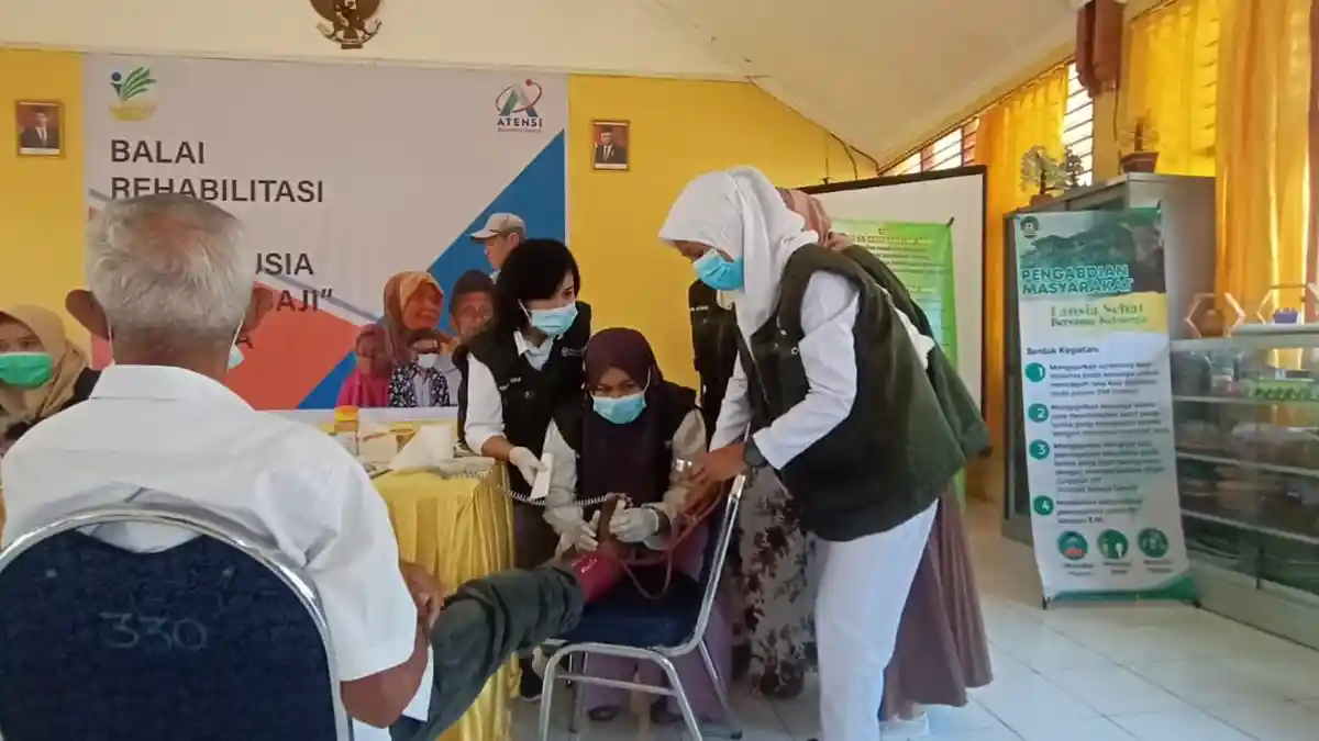 S1 Keperawatan&Pendidikan; Profesi Ners Unimerz Gelar Pengabdian Masyarakat di BRSLU Gau Mabaji Gowa