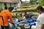 BPBD-Bojonegoro-saat-mendistribusikan-air-bersih-ke-warga-wilayah-krisis-air.jpg