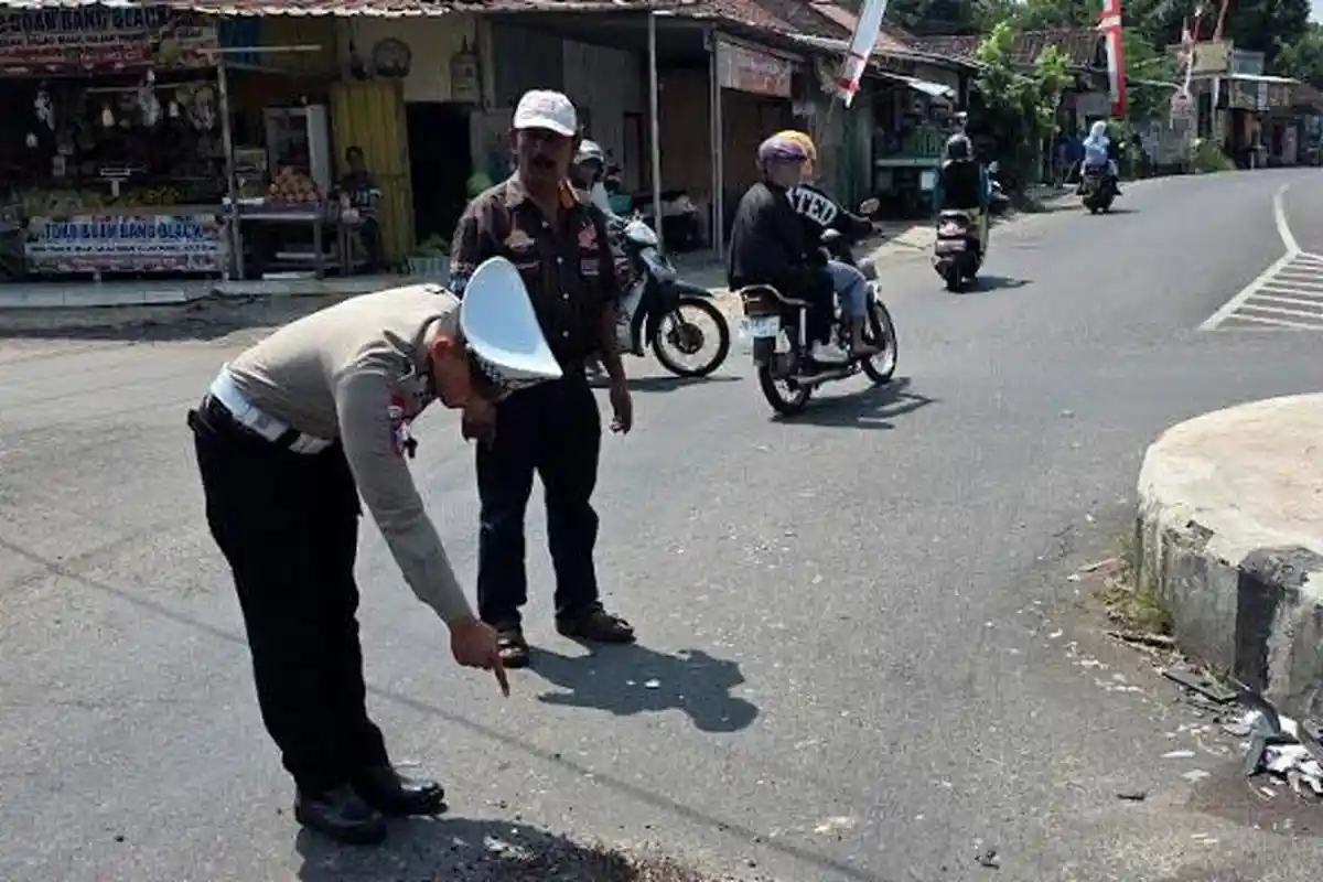Kecelakaan di Jember, Dua Motor Adu Banteng, 3 Orang Luka-luka