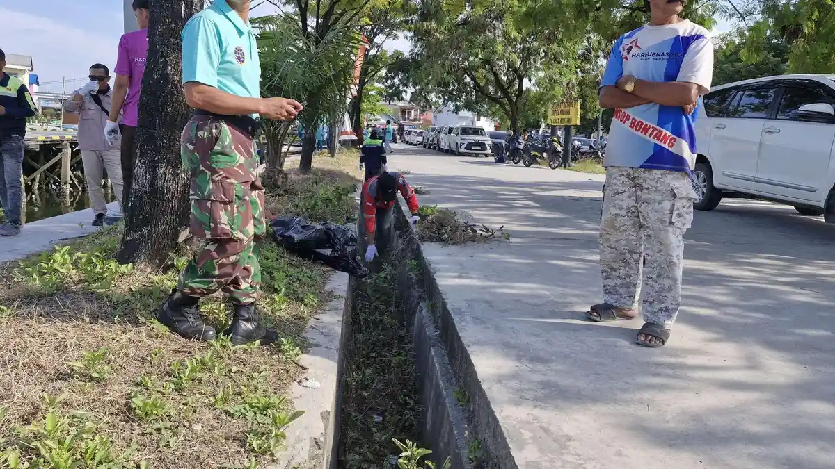 KSOP Bontang Gelar Aksi Bersih Pantai dan Laut, Basri Rase Nilai Laut Aset Penting Harus Dijaga