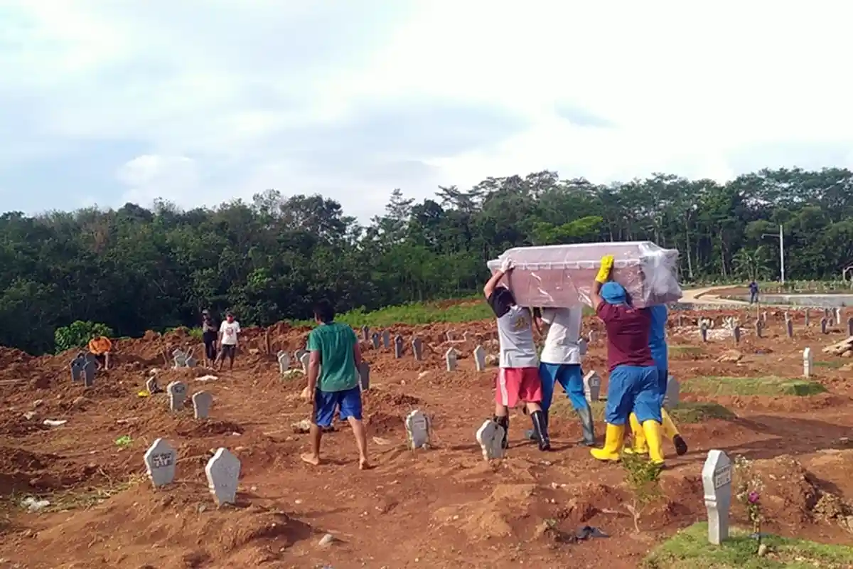 Melonjak setelah Libur Lebaran, Petugas di Semarang Makamkan 5-10 Jenazah Pasien Covid Per Hari