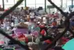 Pengungsi Korban Banjir di GOR Perum Total Persada Tangerang