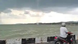 Waterspout-Dabo-Singkep-Lingga.jpg