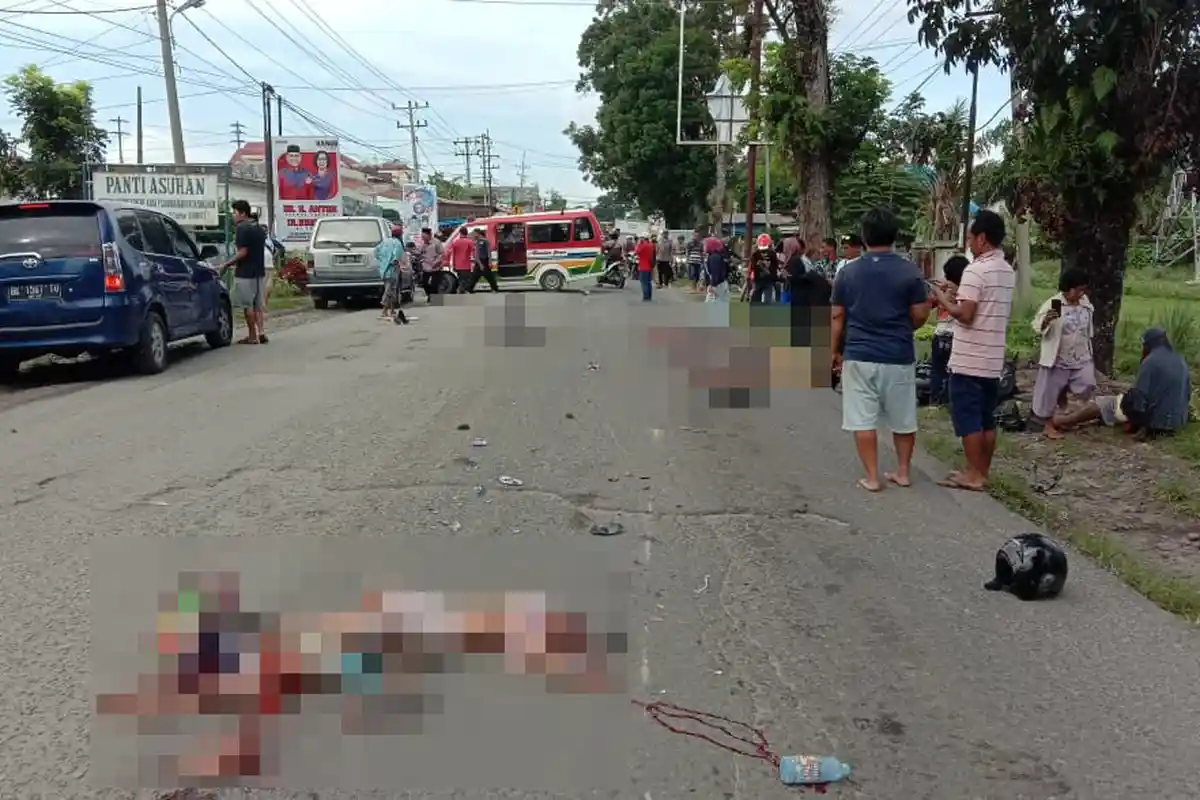 BREAKING NEWS Kecelakaan Beruntun di Simalungun, Korban Banyak Berserakan di Jalan