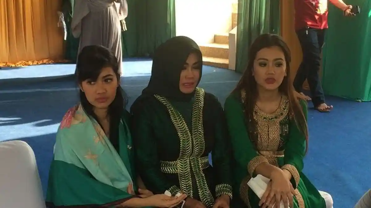 Ibunda Tak Sengaja Melihat Foto Julia Perez yang Sendiri di Air