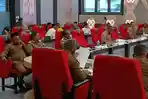 Sejumlah-kepala-daerah-bertatap-muka-bersama-Komisi-XII-DPR-RI-dan-Pemprov-Papua-Bara.jpg