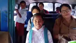 Angkot-di-Borong.jpg