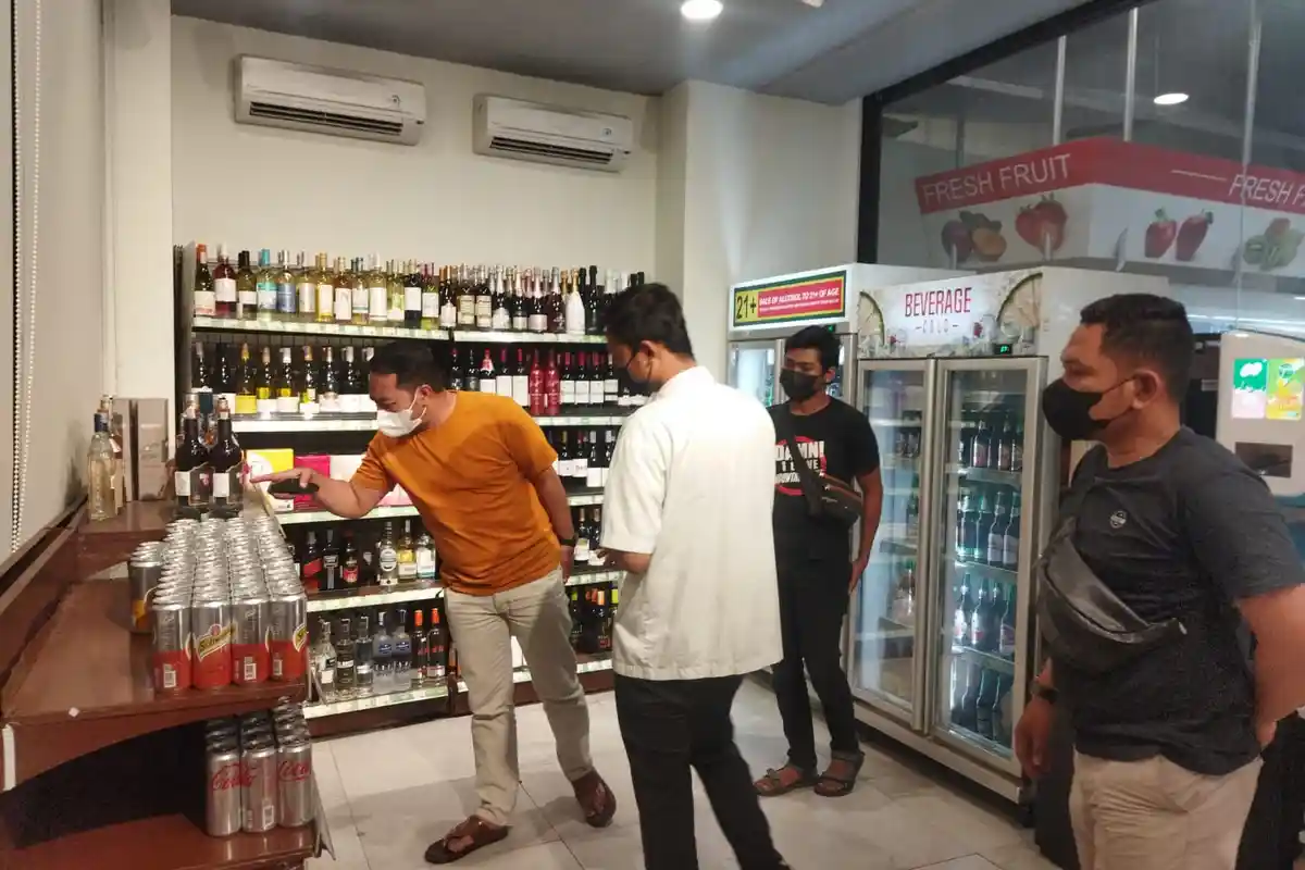 Polres Lobar Gelar Razia Miras Jelang Ramadan, Amankan Ratusan Botol Berbagai Merek