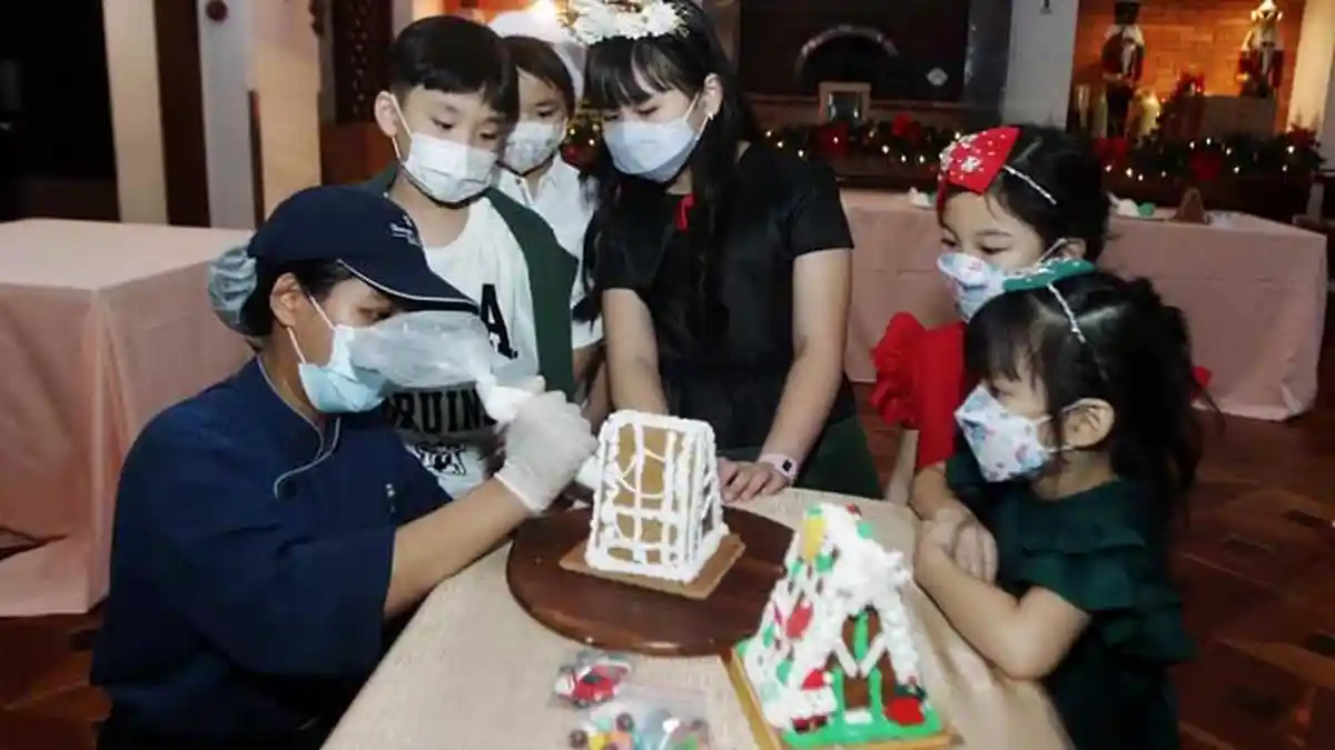 Tips Membuat Rumah Jahe Mini ala Shangri-La Hotel Surabaya, Kue Spesial Sambut Natal