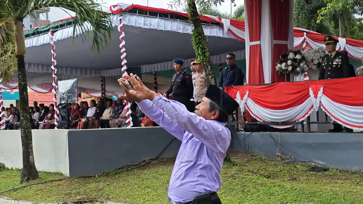 La Ode Saman, Si Pawang Hujan Beraksi Saat Upacara Kemerdekaan ke-79 RI di Ambon
