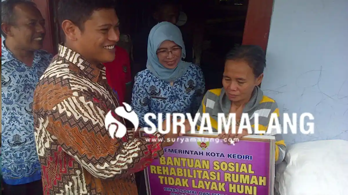 Janda Ini Terisak Saat Dikunjungi Wali Kota Kediri di Rumahnya, Ada Apa?