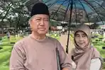 Orang-tua-Vidi-Aldiano-terlihat-berziarah-di-TPU-Tanah-Kusir.jpg