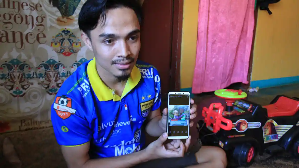 Ini Dia Ade Agisni, Driver Ojol yang Bawa Bayi Saat Narik, Minta Doa Agar Anaknya Diberi Kesehatan
