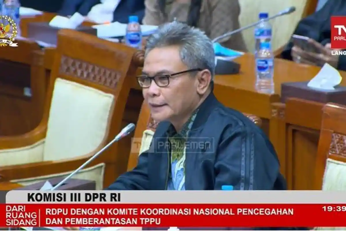 Johan Budi ke Mahfud MD: Jokowi Nggak Suka Menteri Debat di Luar, Bisa Langsung Reshuffle