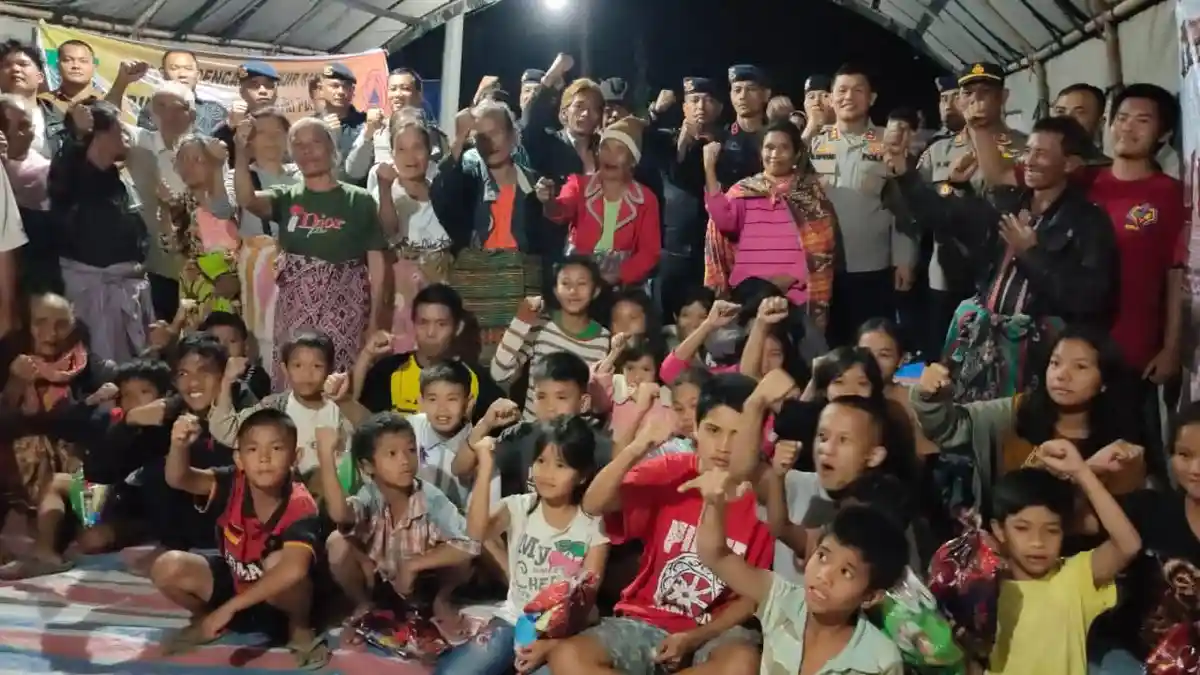 Kapolres Simalungun Salurkan Bantuan Sembako ke Korban Banjir Bandang di Haranggaol