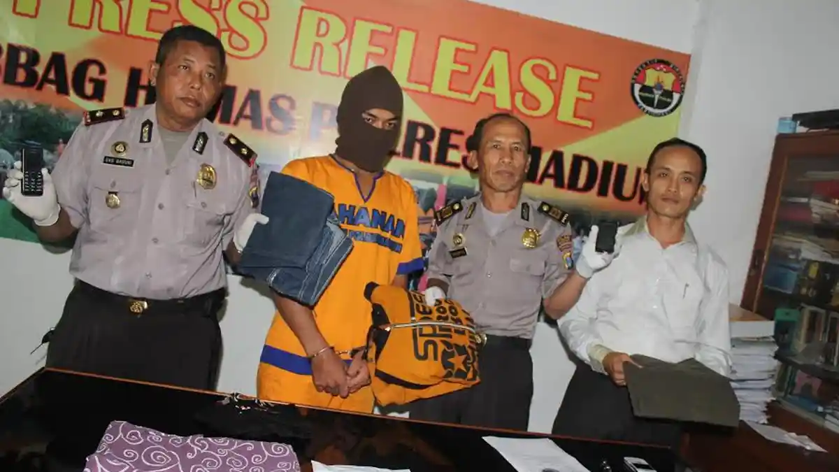 Tagih Hutang Rp 15.000 Bonus Setubuhi Anak Nasabah