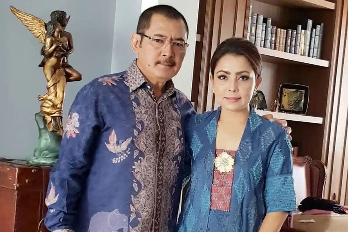 TRIBUNWIKI: Bertahun-tahun Jadi Keluarga Cendana, Ini Profil dan Perjalanan Karir Mayangsari