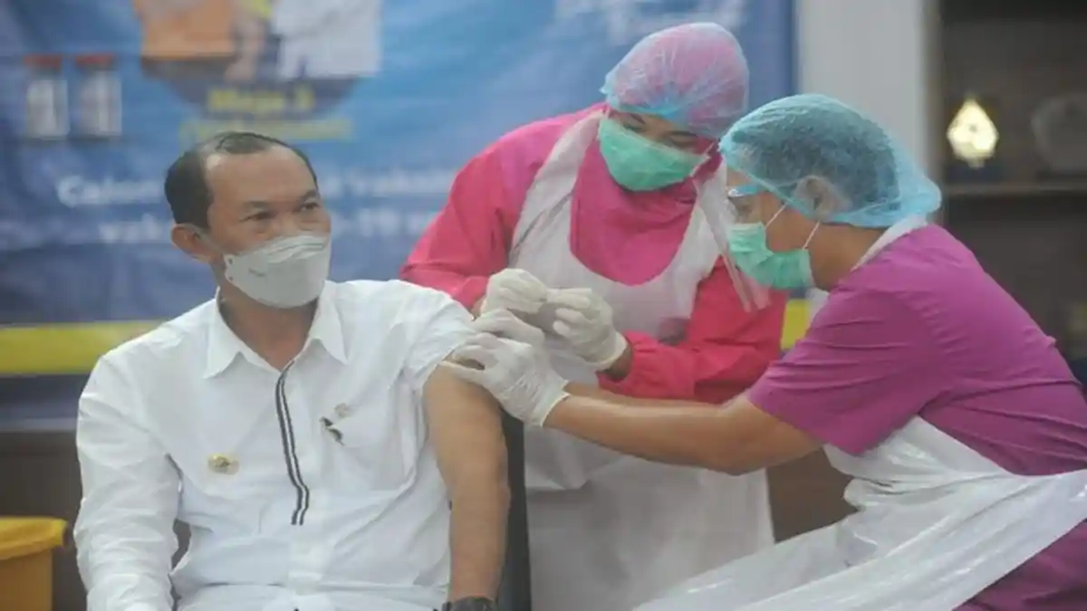 Harnojoyo Langsung Ucapkan 'Alhamdulillah' Usai Divaksin Kedua di RS BARI Palembang