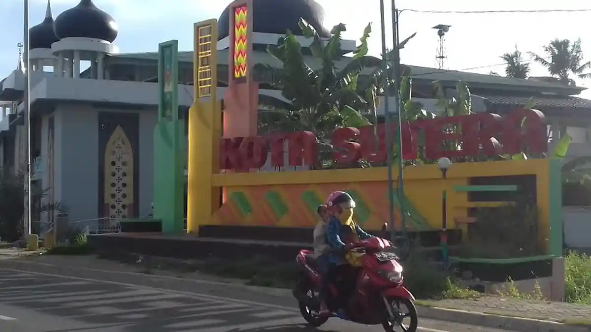 Sutera Jadi Gapura Kota Sengkang Kabupaten Wajo