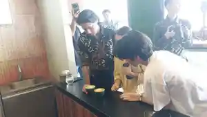 Para-barista-kafe-saat-mengikuti-lomba-membuat-minuman-kopi.jpg