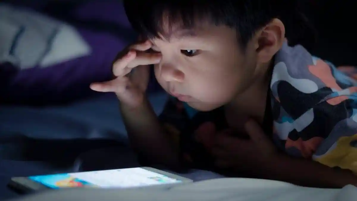 Dampak dan Bahaya Radiasi HP Terhadap Anak dan Otak Bayi yang Wajib Diketahui Orang Tua