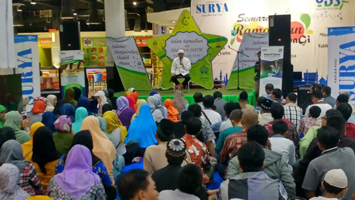 Mengaji di Mal Sambil Menunggu Berbuka, Kenapa Tidak
