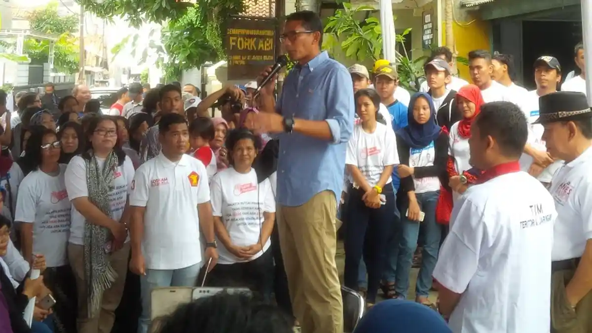 Warga Mengeluh kepada Sandiaga 
