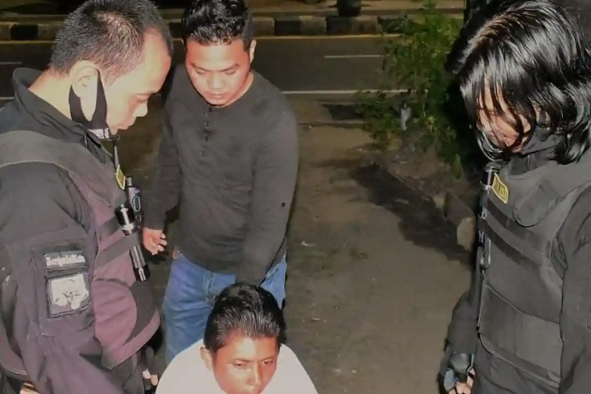 BREAKING NEWS Nekat Pamer Alat Vital dan Onani di Tempat Umum, Warga Tempino Dibekuk Polisi