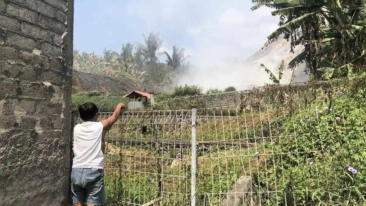 Eki Sampai Ngungsi Karena Asap Tebal TPA Mandung, Sudah Terkendali ...