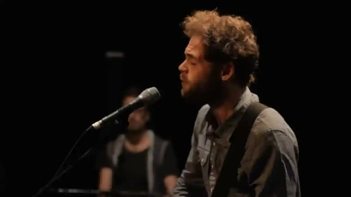 Lirik dan Terjemahan Lagu Let Her Go - Passenger