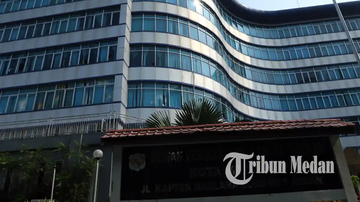 Berita Foto: Kondisi Gedung DPRD Medan dan Sumut Pascakericuhan saat Aksi Unjuk Rasa - 28092019_kerusakan_akibat_kericuhan_danil_siregar-2.jpg