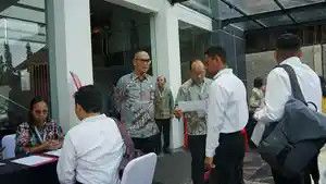 Ronald-Lumbuun-memantau-langsung-proses-pelaksanaan-tes-yang-dilaksanakan-di-Hotel-Rogers-Manado.jpg