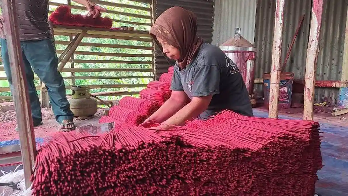 Desa Dalisodo Dikenal Sentra Dupa di Malang, Perajin Saling Bersaing Harga Jadi Kendala