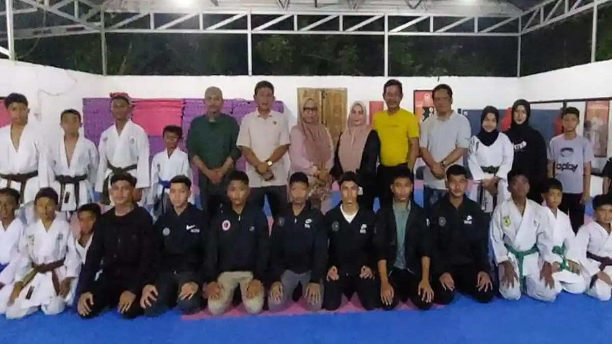 Ketum KONI Lhokseumawe Lepas 7 Karateka ke Piala Menpora di Jakarta