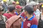 Suasana-saat-dorong-dorongan-pihak-PT-Amal-Tani.jpg