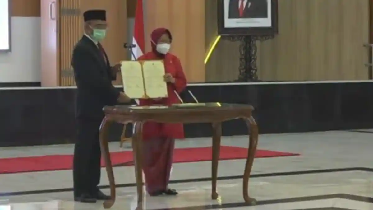 Canda Tawa Sertijab Muhadjir Effendy dan Risma: 