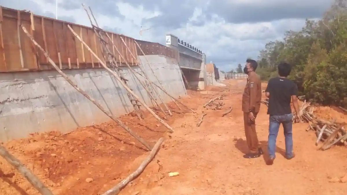 Terkesan Asal Jadi, Pejabat BP Bintan Cek Pemeliharaan Jembatan Tanah Merah, Hasilnya?