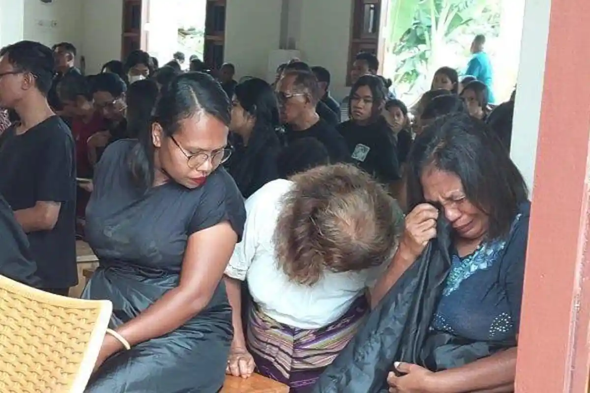 Semana Santa 2023, Ace Menangis saat Mengaji Semana di Kapela Tuan Ma di Larantuka Flores Timur