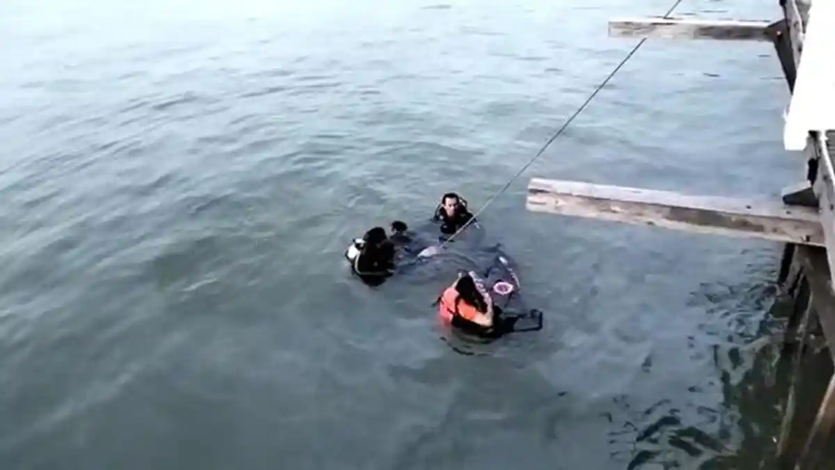 Mobil Terjun Bebas ke Laut di Balikpapan, Pengemudi Ditemukan Terjebak dan Meninggal