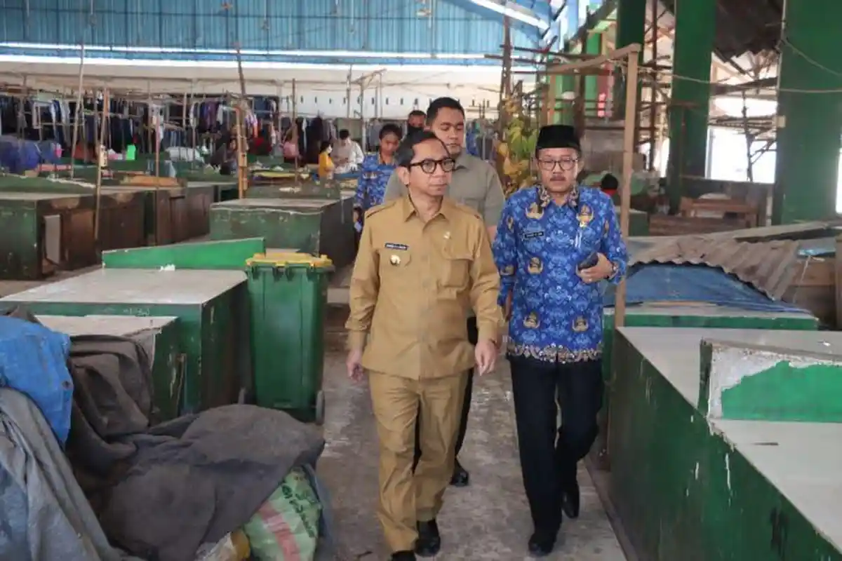 Pantau Harga Sembako di Pasar Oebobo-Inpres Naikoten 1, Pj Gubernur Didampingi Sekda NTT