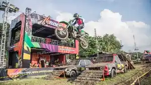 TAKLUKKAN-RINTANGAN-Aksi-crosser-M-Zidane-menaklukkan-obstacle.jpg
