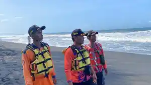 Update-Laka-Laut-Pantai-Baru-Korban-Belum-Ditemukan-Pencarian-Terkendala-Ombak-Besar.jpg