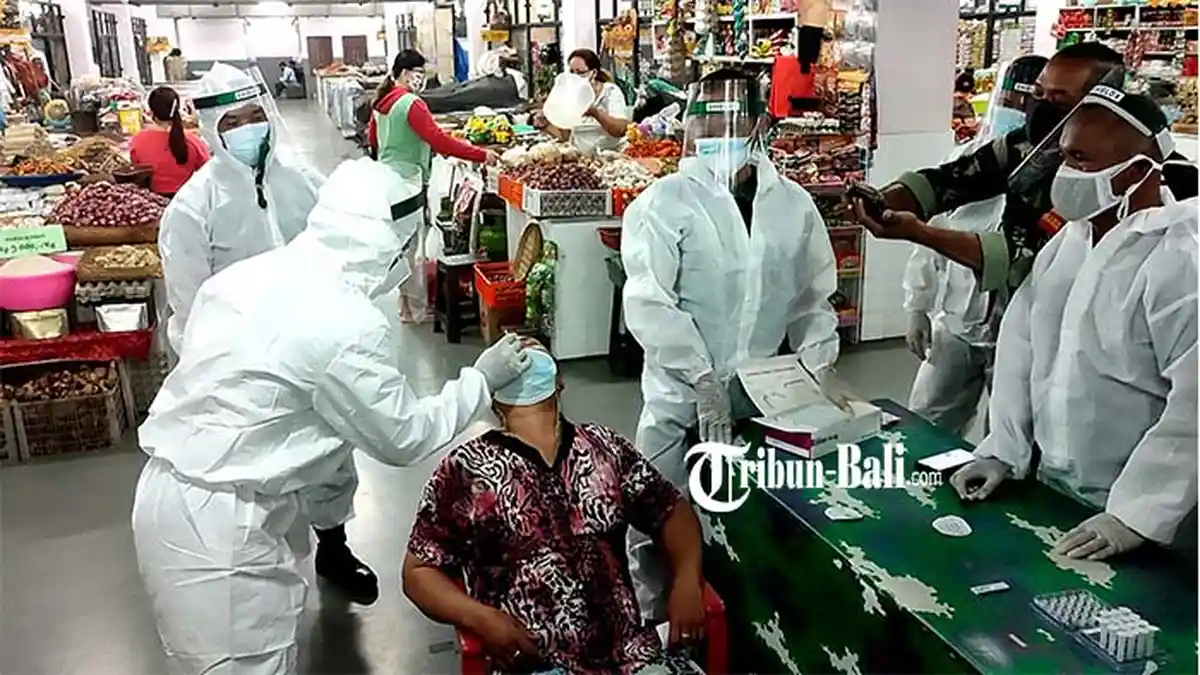 Kodim 1609/Buleleng Gelar Rapid Antigen Acak di Pasar Banyuasri, Lima Orang Ditemukan Reaktif 