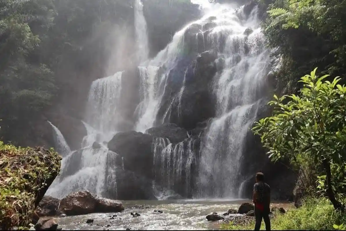 Menelusuri Indahnya Curug Luhur, Destinasi Wisata di Pangandaran yang Indah dan Eksotis